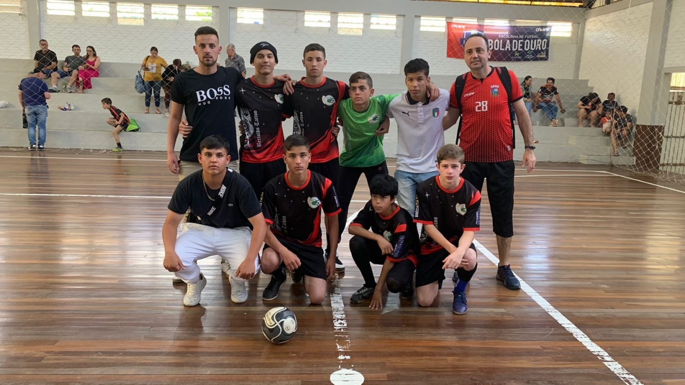 Escolinha de Futebol participa de Competição na Região